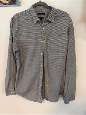 LIKE NEW Banana Republic Black & White Gingham Button-Up Shirt